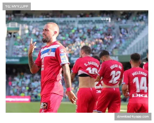 卡夫雷拉定位球头槌定乾坤 西班牙人队长显担当